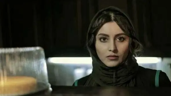 عکس لورفته از فهیمه مومنی در پشت صحنه با مدل موی متفاوت!