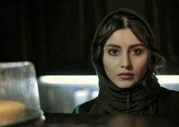عکس لورفته از فهیمه مومنی در پشت صحنه با مدل موی متفاوت!