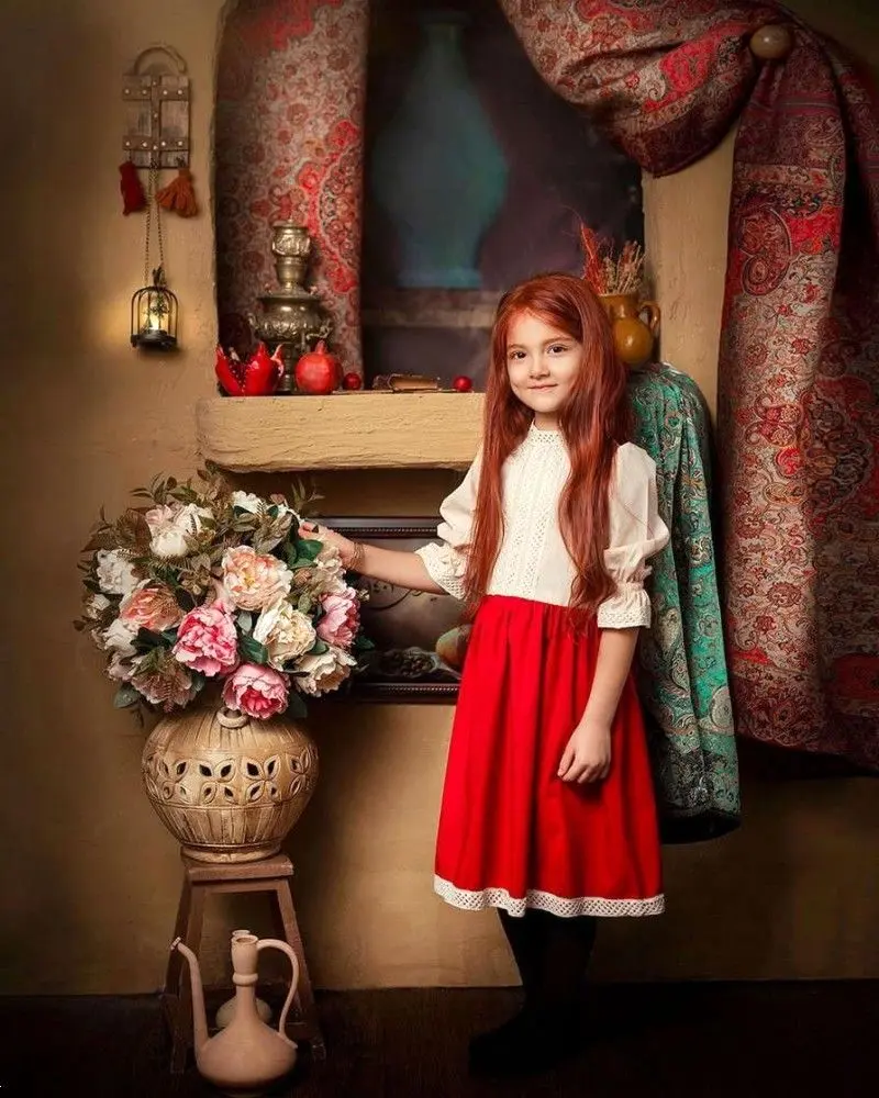 ژست عکس یلدا کودک | ژست عکس شب یلدا 1404 برای کودکان دخترانه و پسرانه آتلیه ای و در خانه