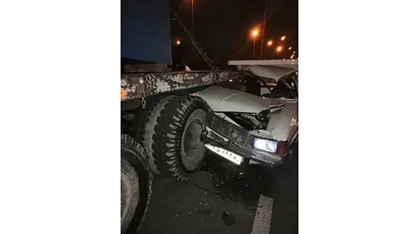 عکس های هولناک از تصادف وانت با کامیون / نجات معجزه آسا از مرگ