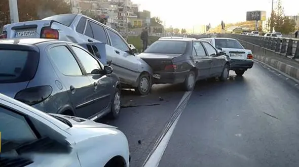 تصادف زنجیره‌ای 8 خودرو در بلوار صفه اصفهان