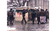 لحظاتی پس از انفجار تروریستی در مقابل دانشگاه نظامی فهیم کابل+فیلم