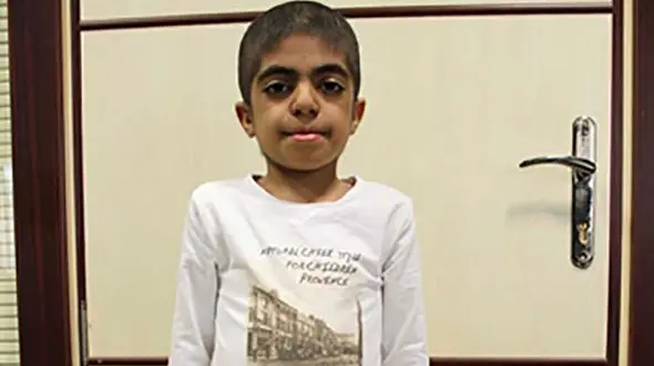 درمان تالاسمی پسر 6 ساله با بندناف خواهرش در تهران + عکس 