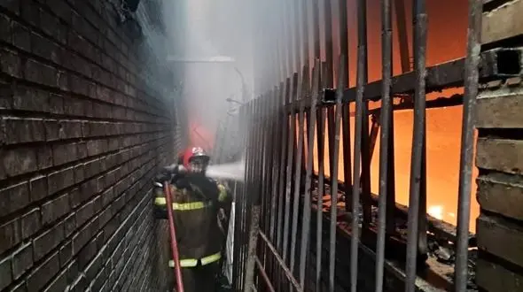 حریق انبار کاغذ در خیابان ظهیرالاسلام تهران