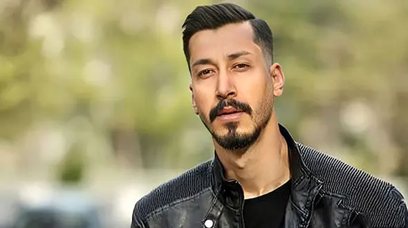 وقتی با 2 متر قد فوبیای ارتفاع داری؛ فقط قیافه‌ی «بهرام افشاری» وقتی رسید بالا