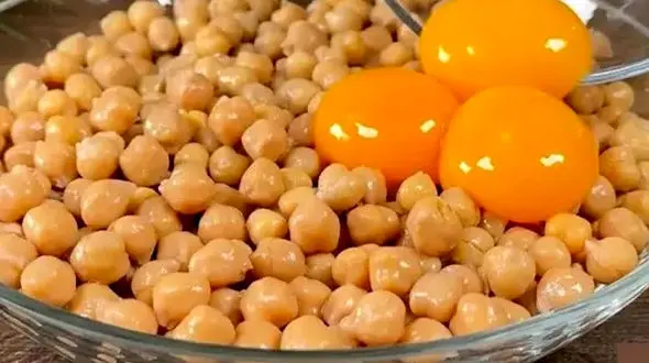 طرز تهیه غذایی خلاقانه با نخود و تخم‌ مرغ که طعم فلافل را ندارد + فیلم