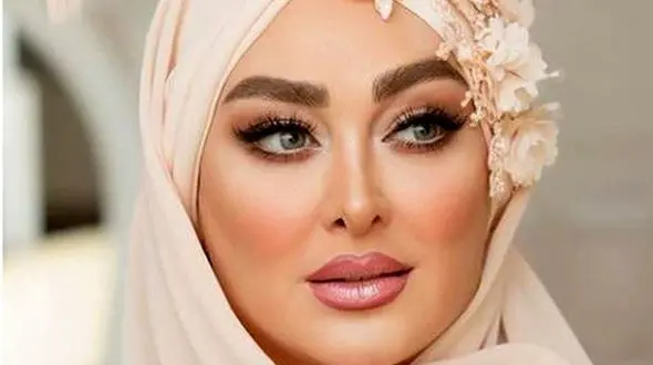 عکس / نگاهی به چیدمان و دکوراسیون شاهانه میز شب یلدای الهام حمیدی .../ سنگ تمام خانم بازیگر خوش سلیقه ...