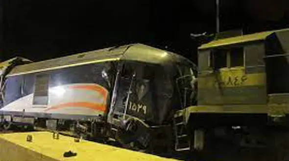  سقوط عجیب کمک لکوموتیوران از قطار 