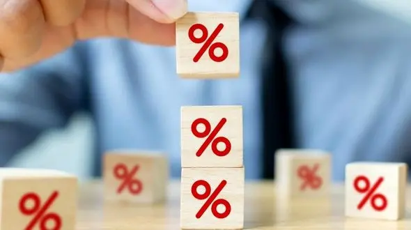  کنترل نرخ تورم با ابزارهای چکشی میسر نیست / دولت باید قیمت پول را کنترل کند 