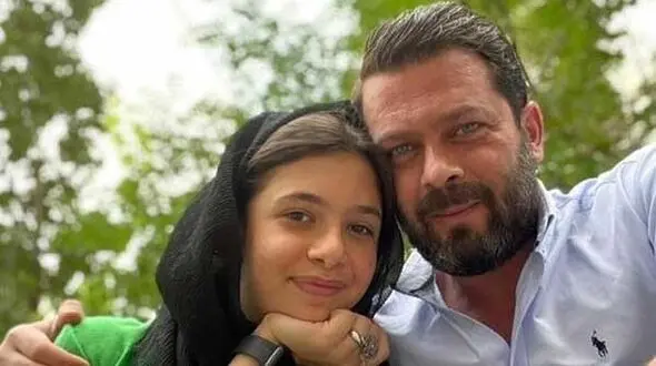 فیلم/ پژمان بازغی: به دخترم گفته بودم که در مسیر با آدم های مزخرف روبه رو میشوی،امیر جعفری زنگ زد و گفت دخترت مثل ابر بهاری گریه می کند 
