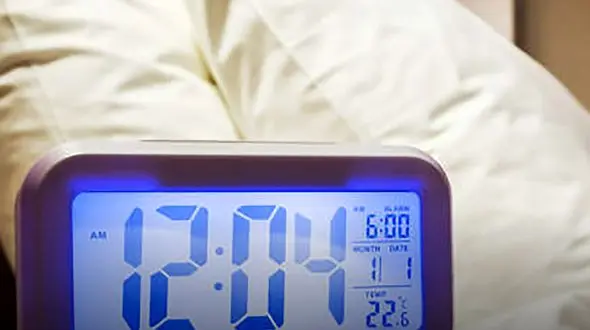 دوربین مخفی مرد همسایه در خانه زن مطلقه! / راز 140 فیلم فاش شد