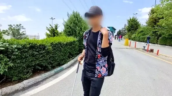 خطوط راهنمای شهری نابینایان به درخت ختم می شود! / شهرداری در حق افراد دارای معلولیت کم کاری می کند + فیلم