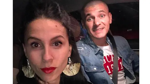 بوسه ماندگار همسر زیبای بازیکن برزیلی استقلال + عکس  غوغای خانم قلب آبی !