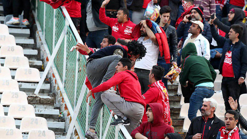 درگیری بین هواداران پرسپولیس و سپاهان