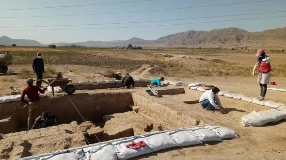 کشف کتیبه ساسانی در محوطه تاریخی ریوی آشخانه