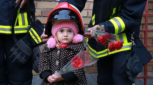  تشییع شهدای آتش‌نشان از خیابان انقلاب به سمت حافظ/ اعلام فقدانی ۸ نفر با مراجعه به پلیس 