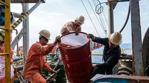 افشای رسوایی نفتی چین / پالایشگاه‌های خصوصی در مسیر نفت ارزان ایران