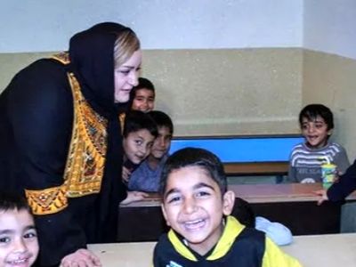 فیلم// خاطره نعیمه نظام‌دوست از سکانس عاشقانه اش با جواد عزتی: هیچ وقت نمی تونم اون نگاه بُهت زده جواد عزتی رو فراموش کنم فکر کردم مرد مورد علاقه ام رو پیدا کردم