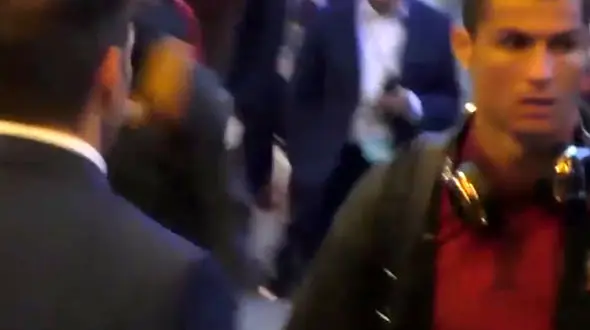 برخورد بد رونالدو با یک هوادار+فیلم