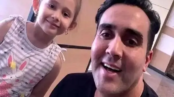 فیلم آواز شاد /  پوریا پورسرخ برای زن و دخترش چه کنتاک میکنه دخترش رو ابراست