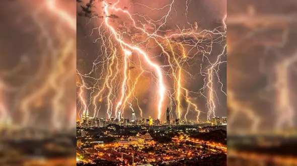 ثبت لحظات شگفت‌انگیز طوفان رعد و برق در آسمان کوالالامپور + عکس