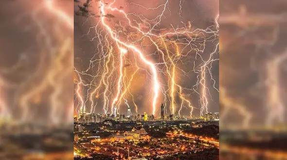 ثبت لحظات شگفت‌انگیز طوفان رعد و برق در آسمان کوالالامپور + عکس