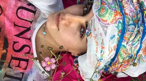 الناز شاکردوست ساده و بدون آرایش در طبیعت شمال کشور +عکس