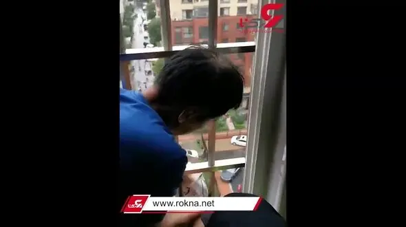 نجات کودک نوپا از سقوط + فیلم 