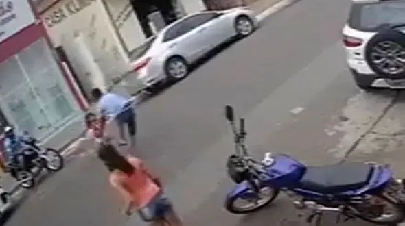 نجات جان دختربچه توسط برادر قهرمان+ فیلم 