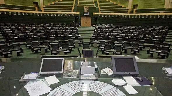مجلس دو هفته تعطیل شد