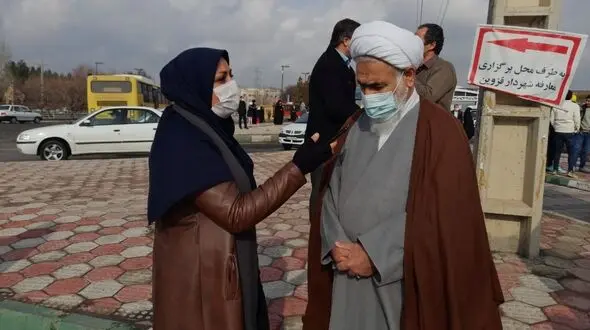 قدردان خون شهدا باشیم/ مسئولان در خدمت‌رسانی به مردم کوتاهی نکنند