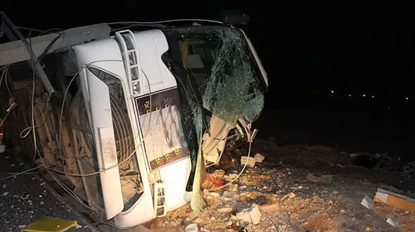 انحراف مینی بوس 4 زن را روانه بیمارستان کرد + جزئیات