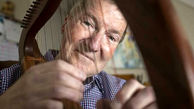 پیرمردی که در ۸۲ سالگی فارغ‌التحصیل مقطع دکتری شد+عکس