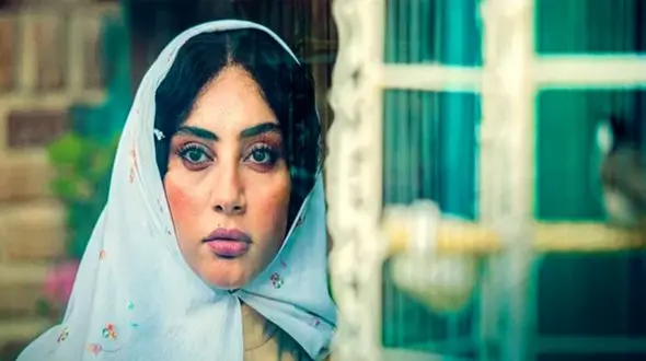 ترلان پروانه محبوبه بامداد خمار: من خودم خوشگلم بدون آرایش .../  همه ازم میپرسن زیاد آرایش کردی؟ ... فر موهات هم .../ من نقاشی خدا هستم ....