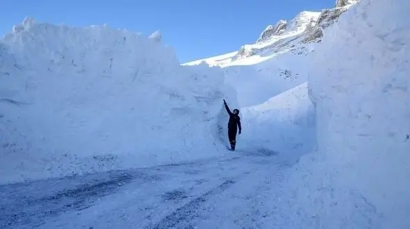 بارش عجیب برف چند متری در کوه خلیل ارومیه