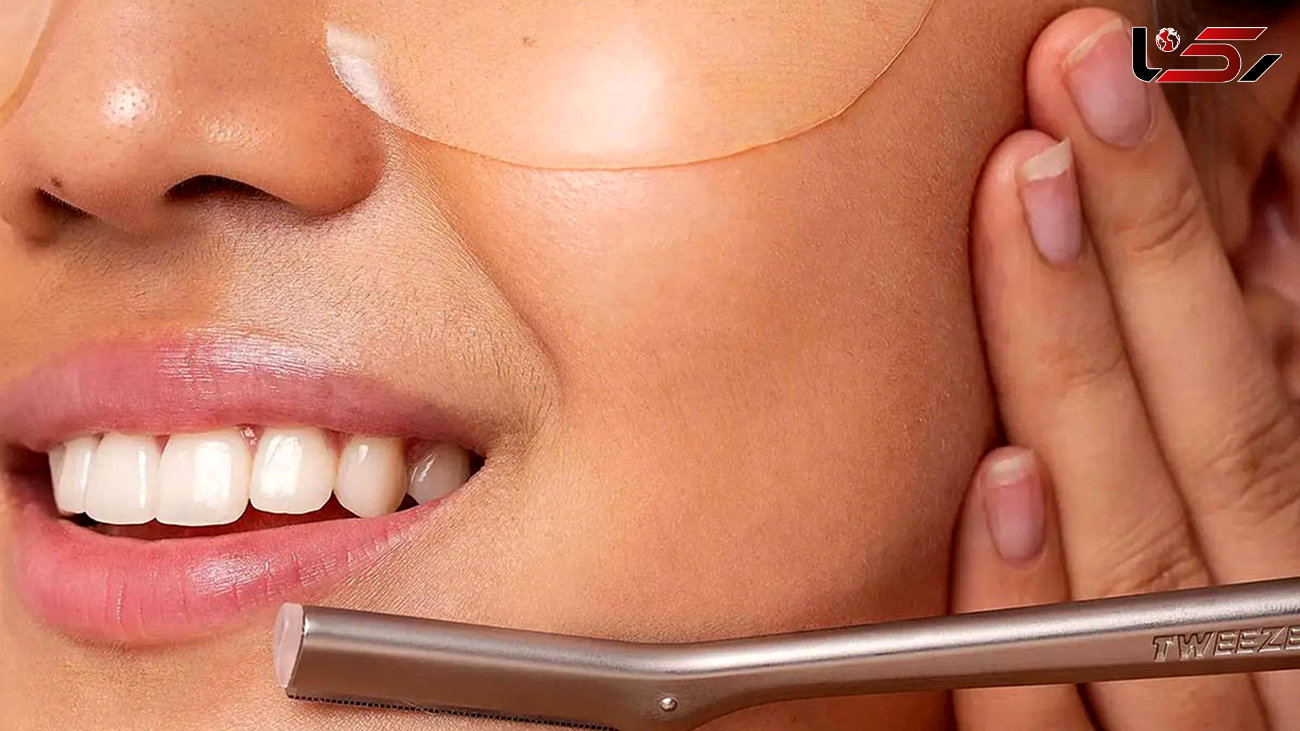 5 ضرر اصلاح صورت با تیغ برای خانم ها / روش استفاده از تیغ