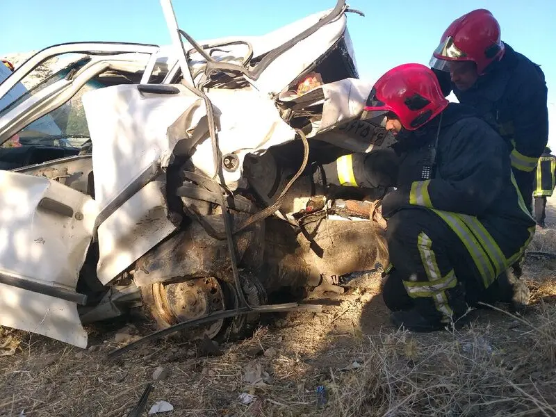 پارک خودرو در حاشیه بزرگراه حادثه آفرید