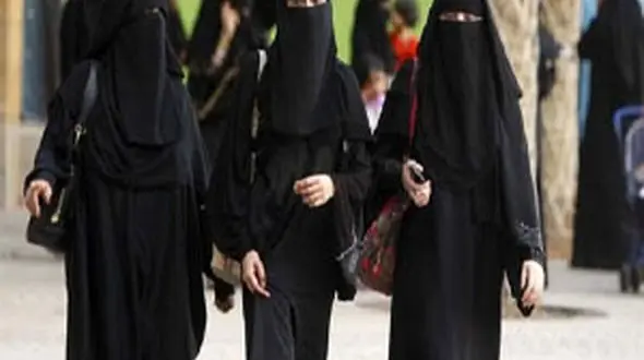 هشدار عربستان به زنان سعودی برای خودداری از پوشیدن روبند در اتریش