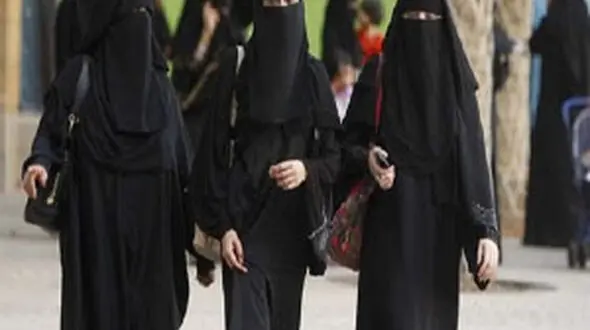 هشدار عربستان به زنان سعودی برای خودداری از پوشیدن روبند در اتریش
