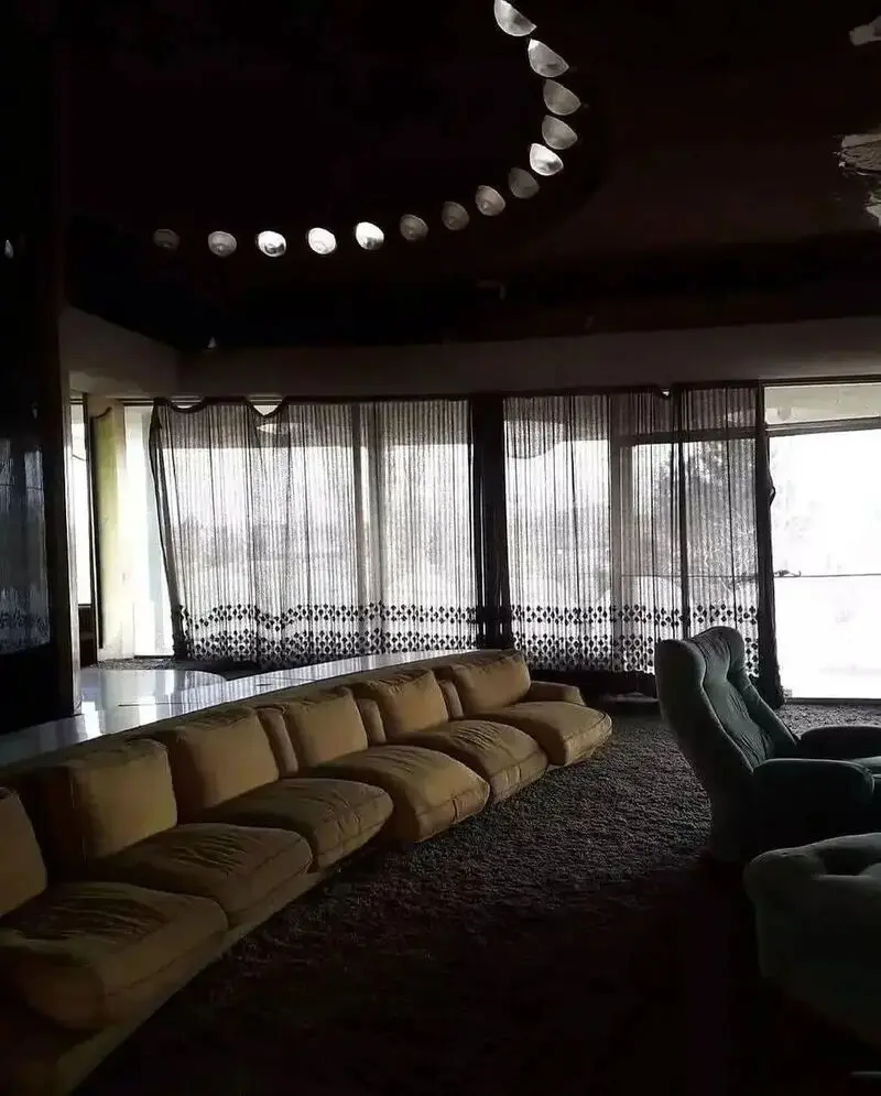 563416