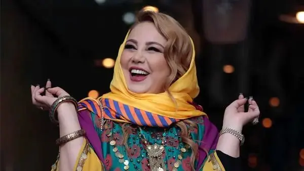 نگاهی به خانه و زندگی دوبلکس و لاکچری بهنوش بختیاری با مبلمان مدرن و بی نظیر / از کاناپه ال شکل تا میز وسط پذیرایی با طراحی خاص و منحصر به فرد
