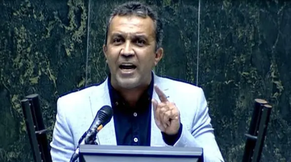 مناظره کاندیداها حتی 10 درصد رضایت مردم را  جلب نکرده است / به حاشیه می‌روند