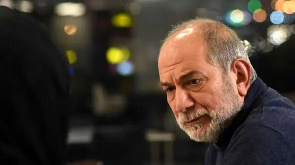 تصویری نوستالژیک و دیده‌نشده از آتیلا پسیانی در پشت صحنه محله برو بیا