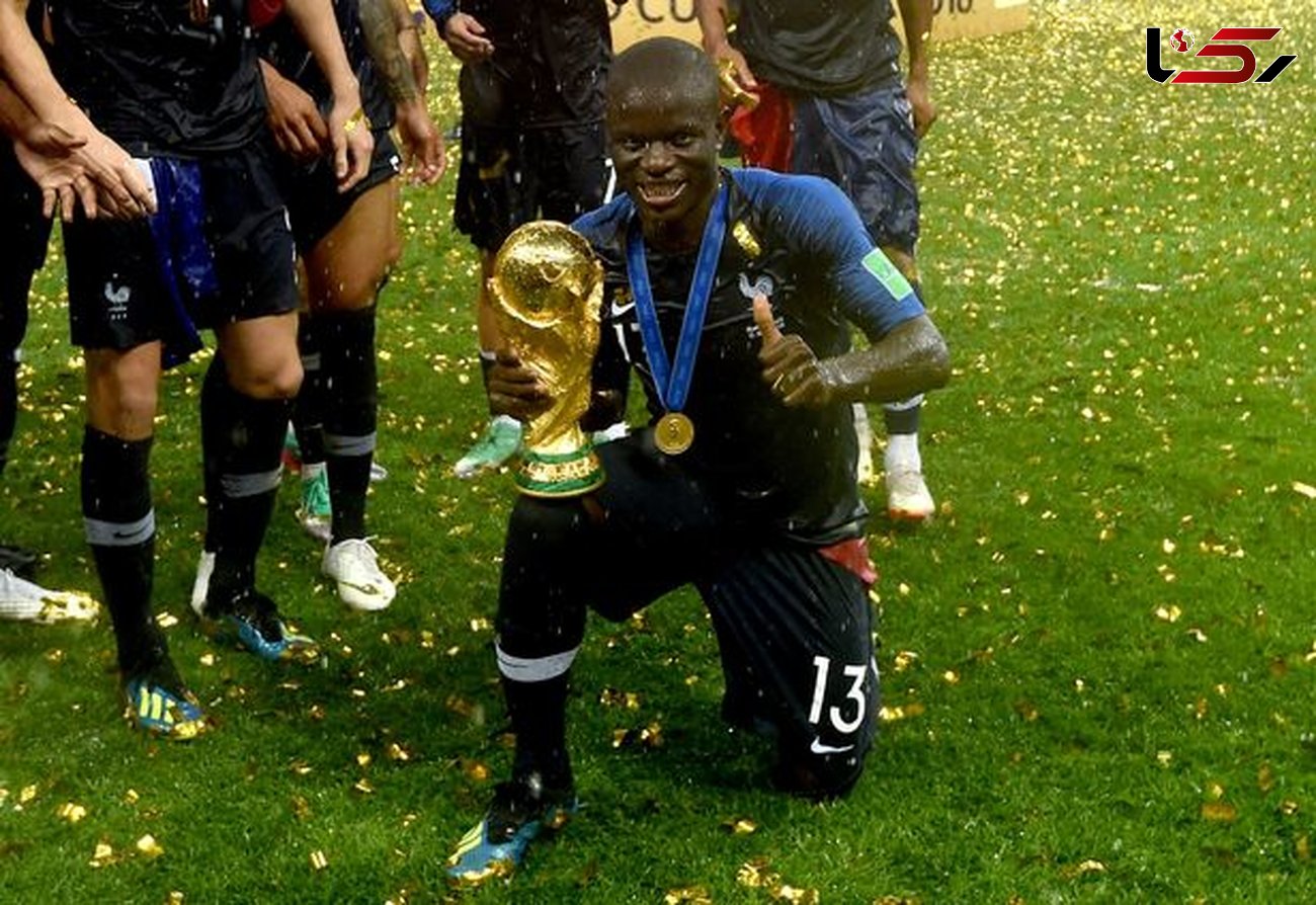 خجالت بچگانه بازیکن فرانسه از عکس گرفتن با جام +عکس