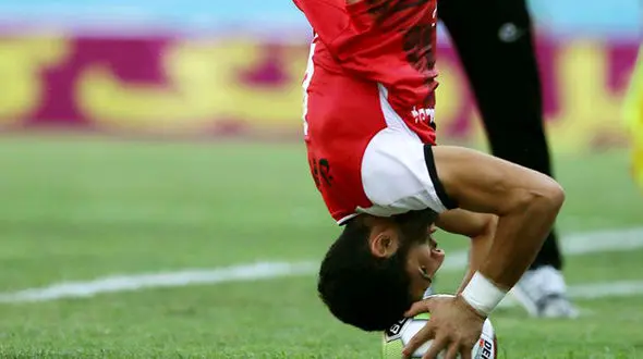 پرتاب اوت بازیکن خونه به خونه به شیوه پشتک زدن