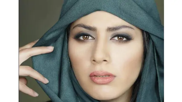 تصویر جدید پدر و دختر بازیگر / عاشقانه های مارال و مونا فرجاد!