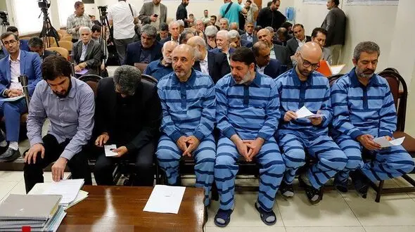 آخرین دفاع هادی رضوی: اگر صندوق فرهنگیان غارت شده چطور پول بازنشسته‌ها را پرداخت کرده‌اید!
