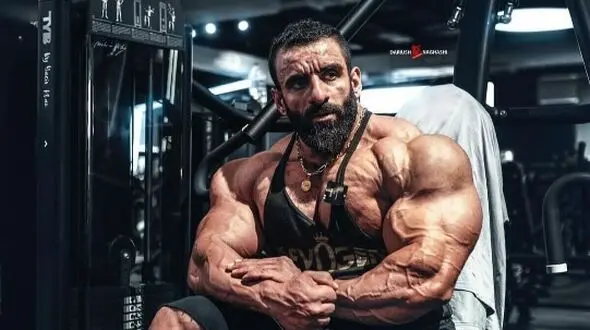 فیلم /هادی چوپان: به من میگن خاک تو سرت  چرا موندی اینجا دست زن و بچت رو بردار و برو!/ دکتر هم باشی تو کشور غریب هیچی نیستی !