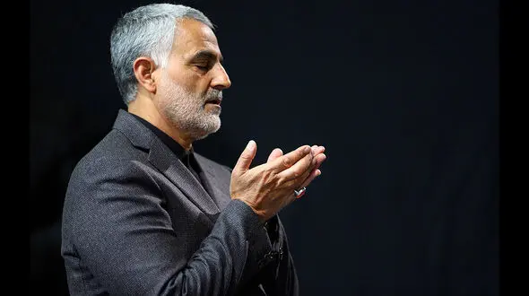 روضه‌خوانی محمود کریمی در منزل سردار شهید قاسم سلیمانی + فیلم 