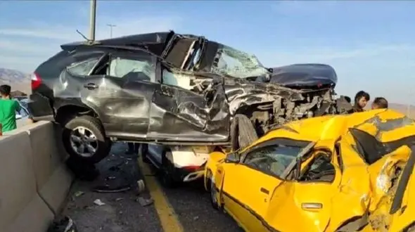 جزئیات تصادف زنجیره‌ای در جاده ملک آباد + فیلم